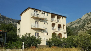 Apartments with a parking space Gradac, Makarska - 6724